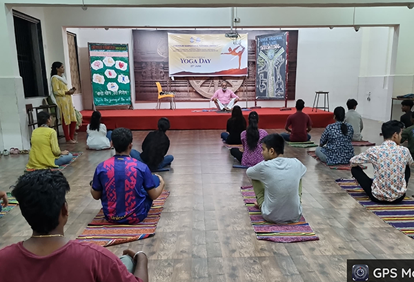Chembur Karnataka Night College Sharing and Caring